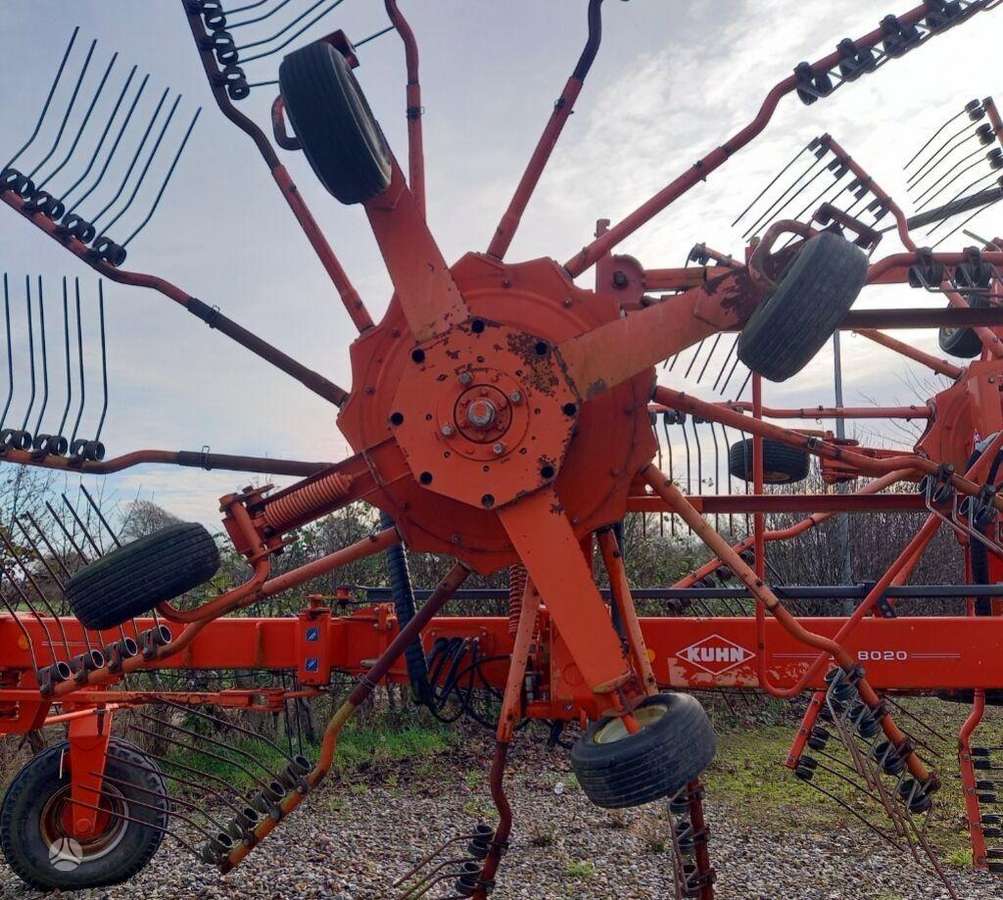 Kuhn GA8020, rakes