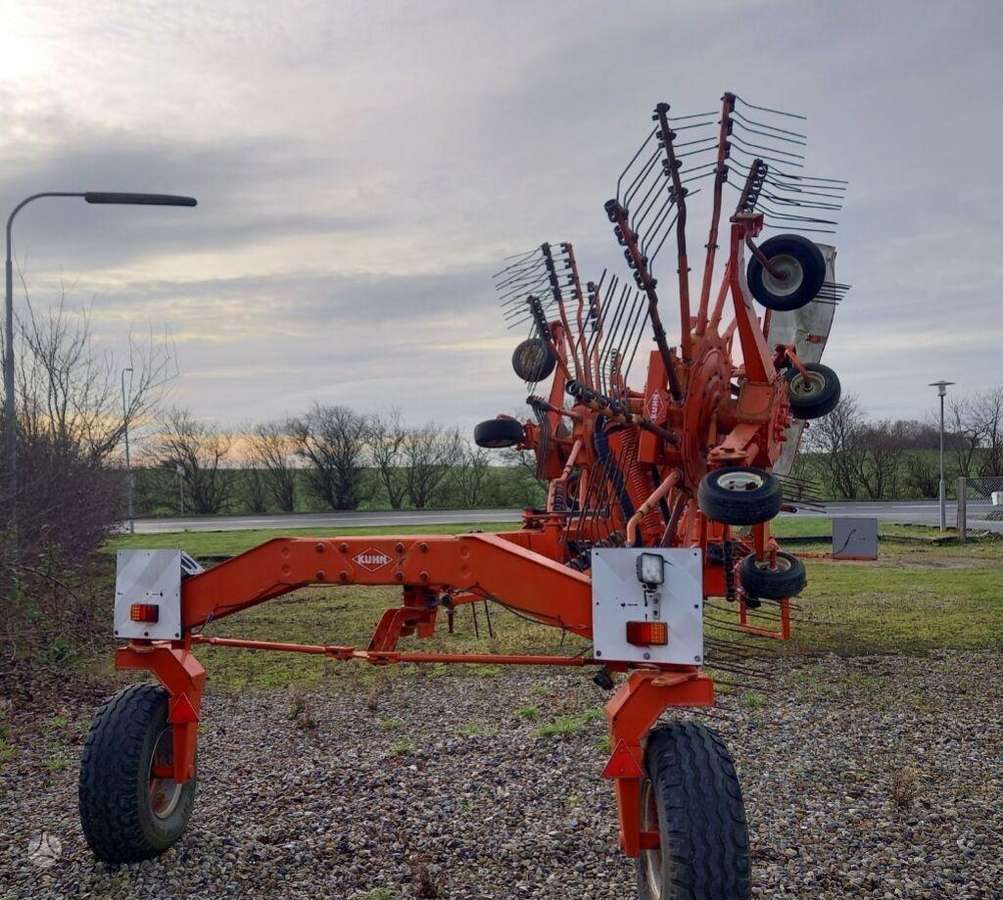 Kuhn GA8020, grėbliai