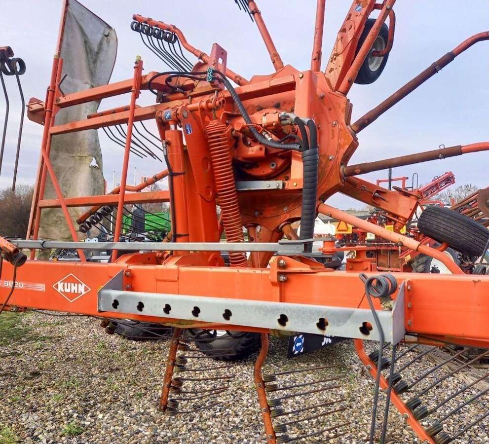Kuhn GA8020, rakes