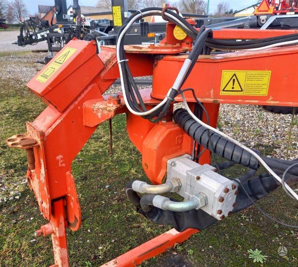 Kuhn GA8020, rakes