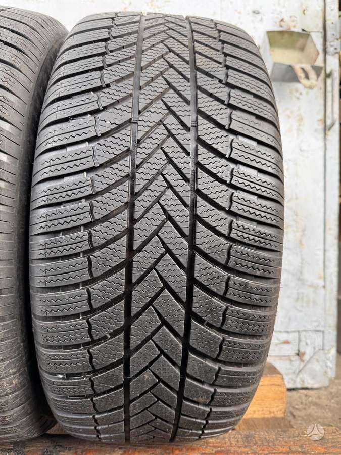 Bridgestone Blizzak LM005, winter 275/50 R20