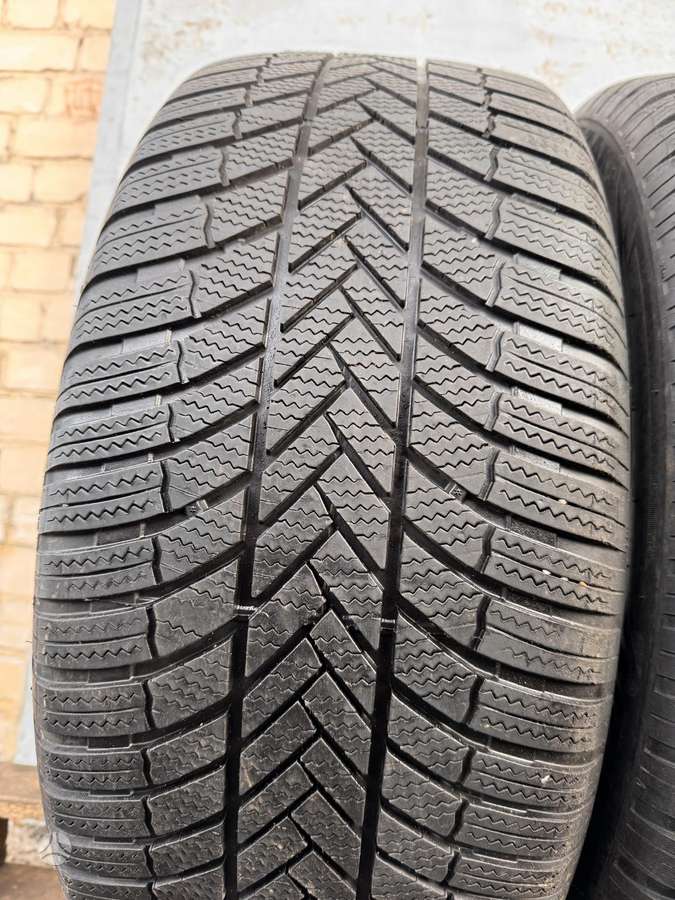 Bridgestone Blizzak LM005, winter 275/50 R20