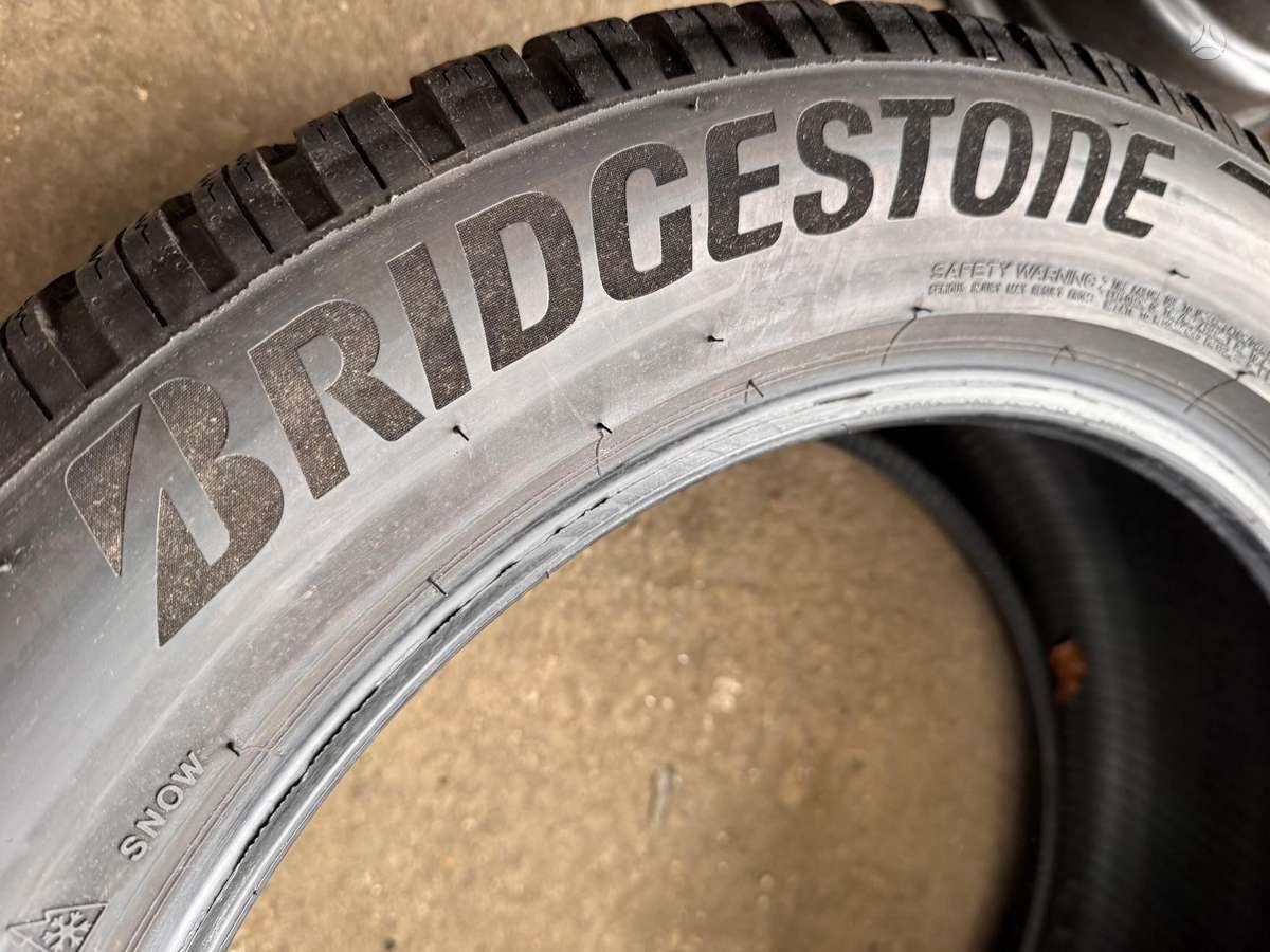 Bridgestone Blizzak LM005, winter 275/50 R20