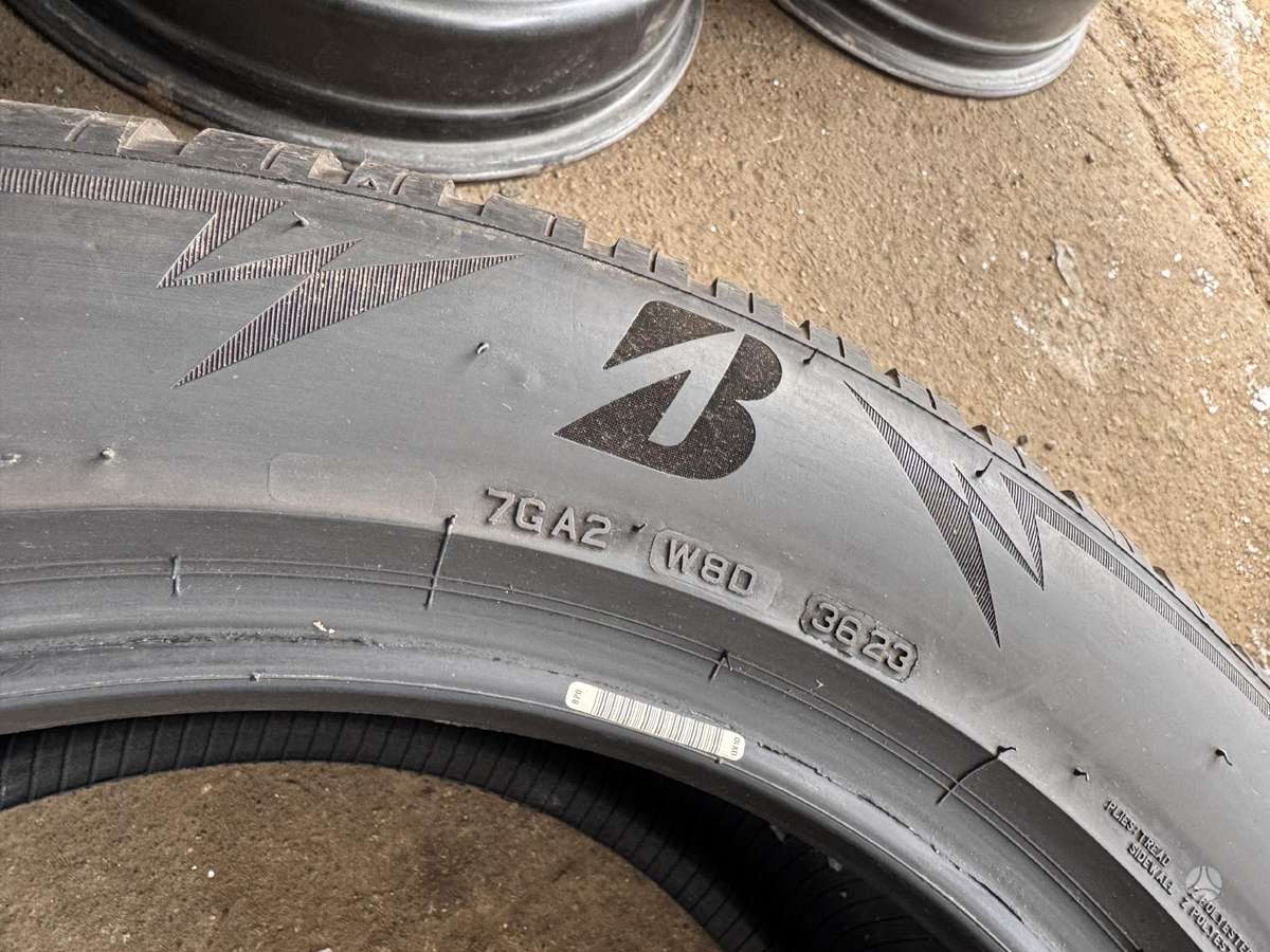 Bridgestone Blizzak LM005, winter 275/50 R20
