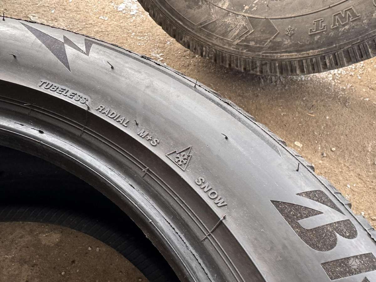 Bridgestone Blizzak LM005, winter 275/50 R20