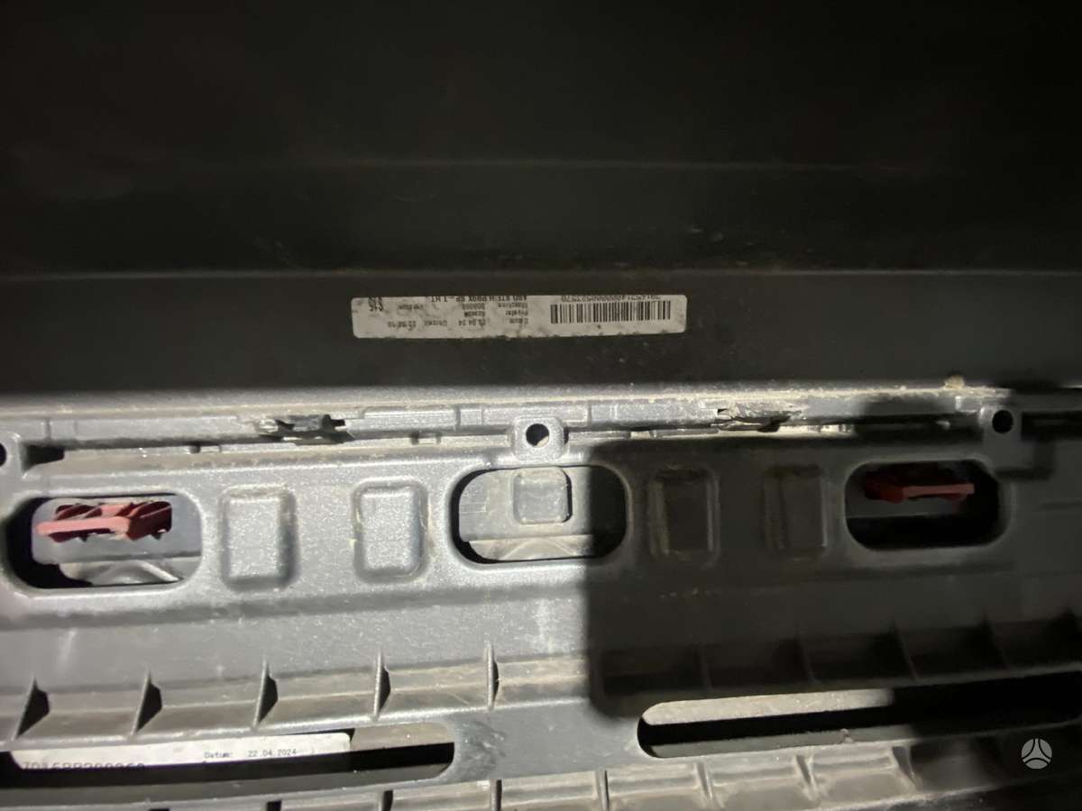 Volkswagen Passat, 3J0807421A