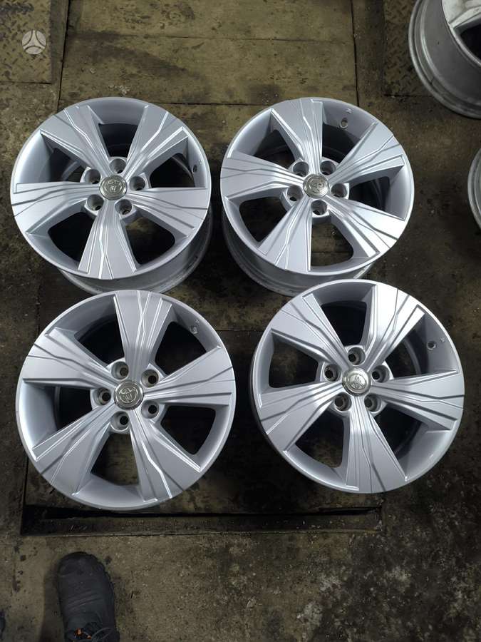 Toyota, lengvojo lydinio, R17