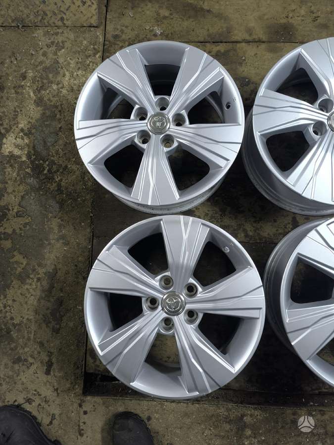 Toyota, lengvojo lydinio, R17