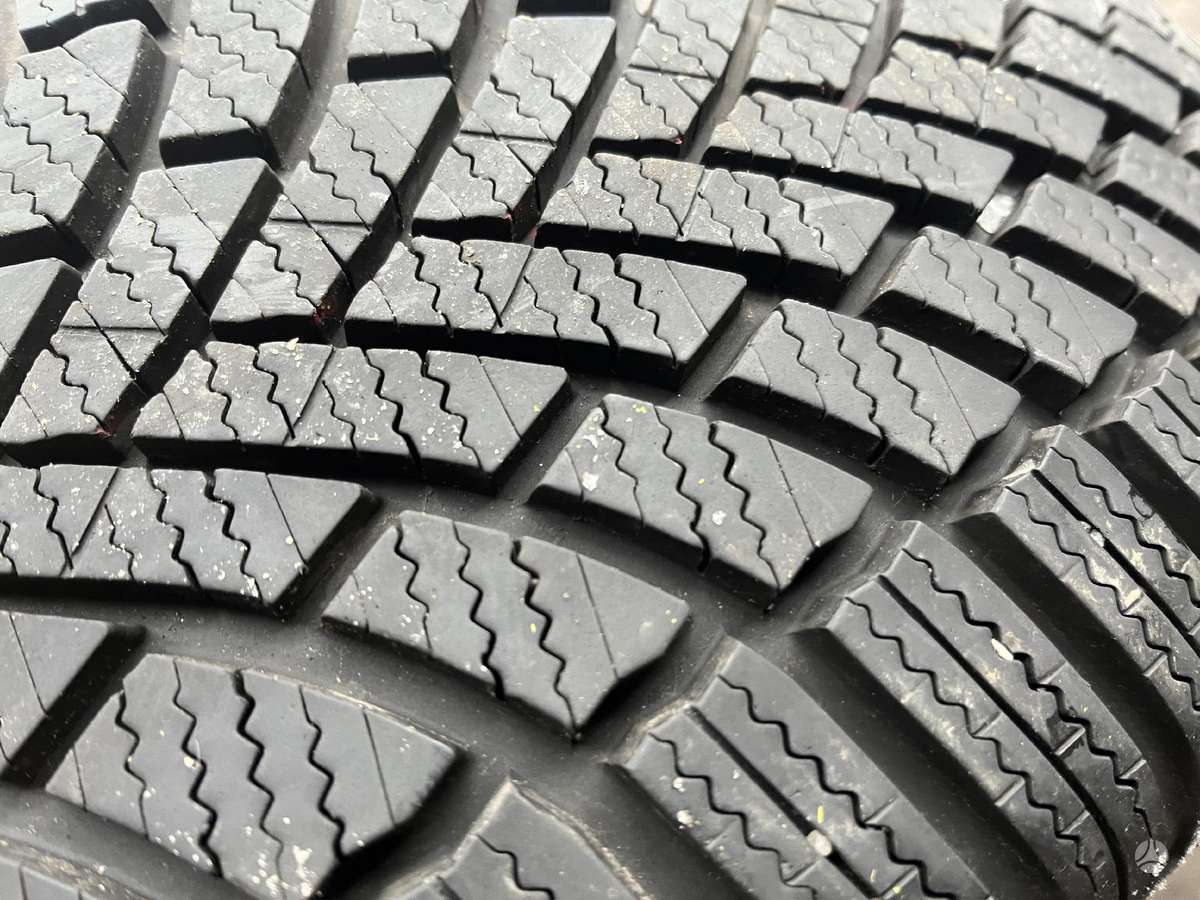 Bridgestone Blizzak LM005, зимние 235/60 R18