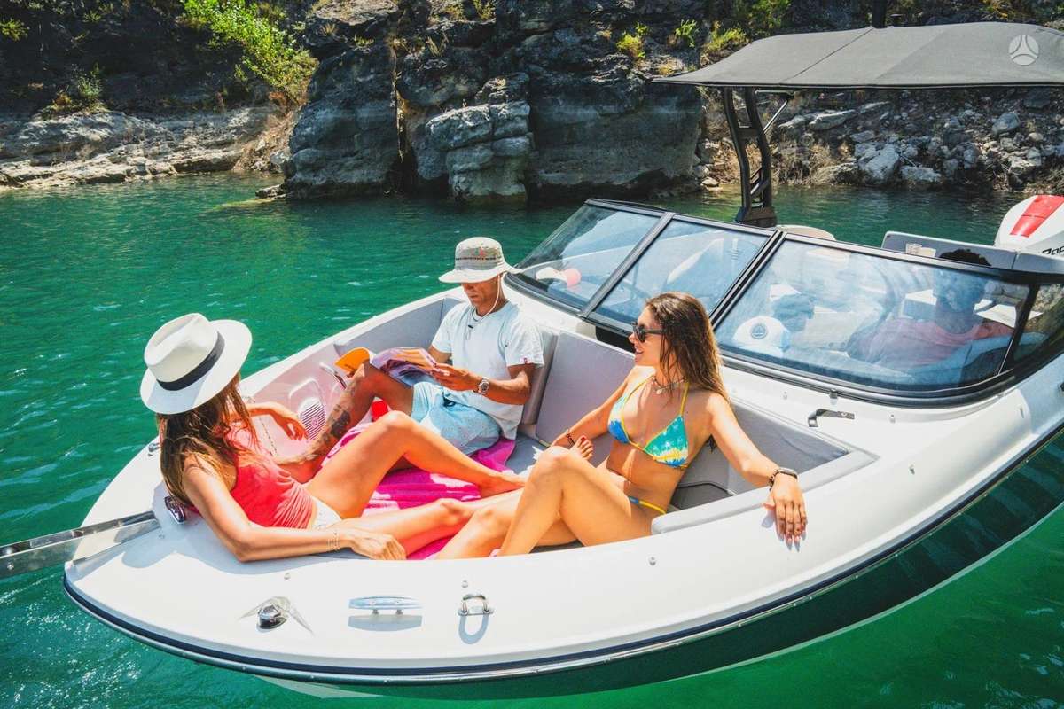 BAYLINER V20 Sandėlyje, yachts / cruisers