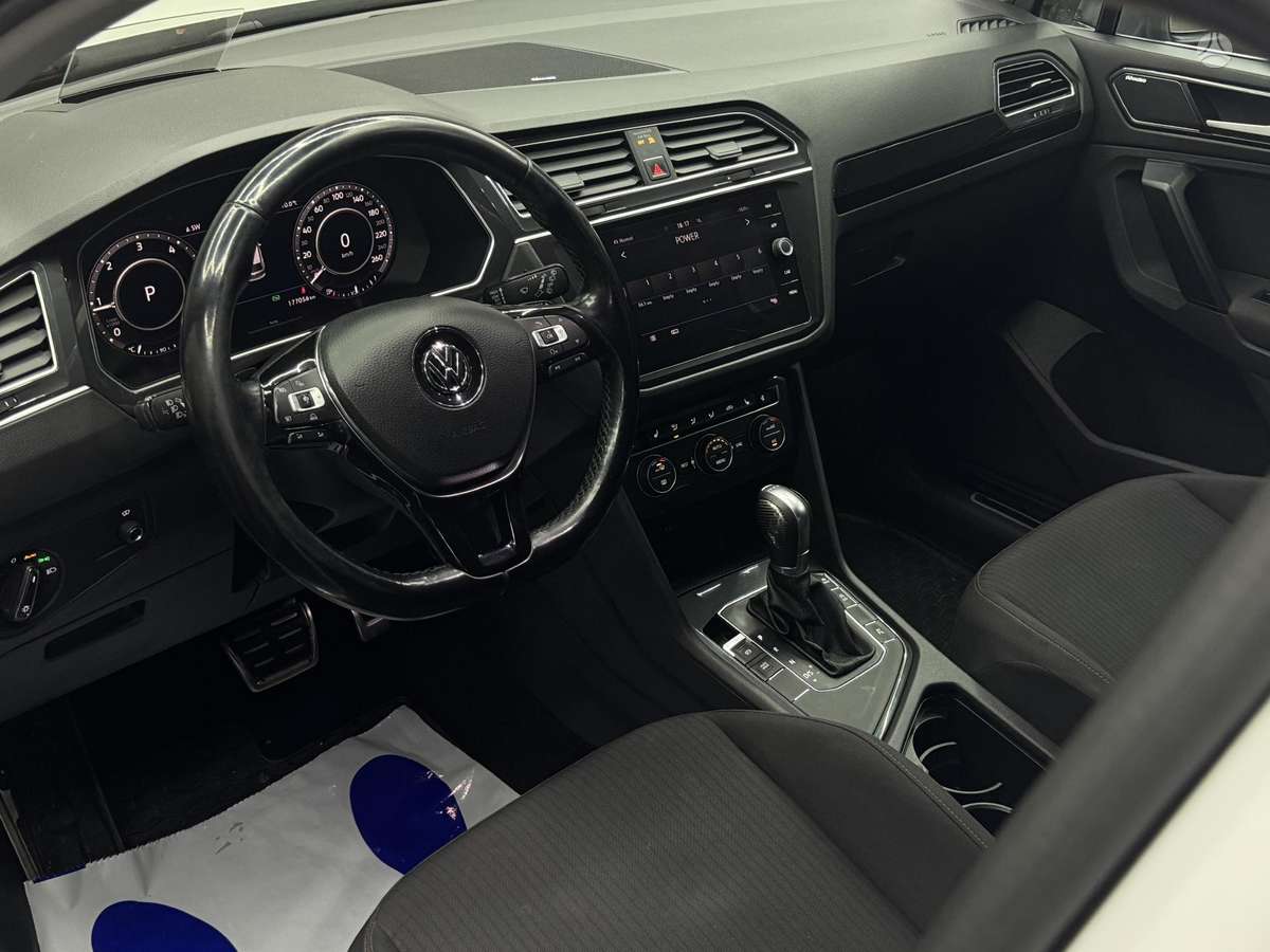 Volkswagen Tiguan - 12