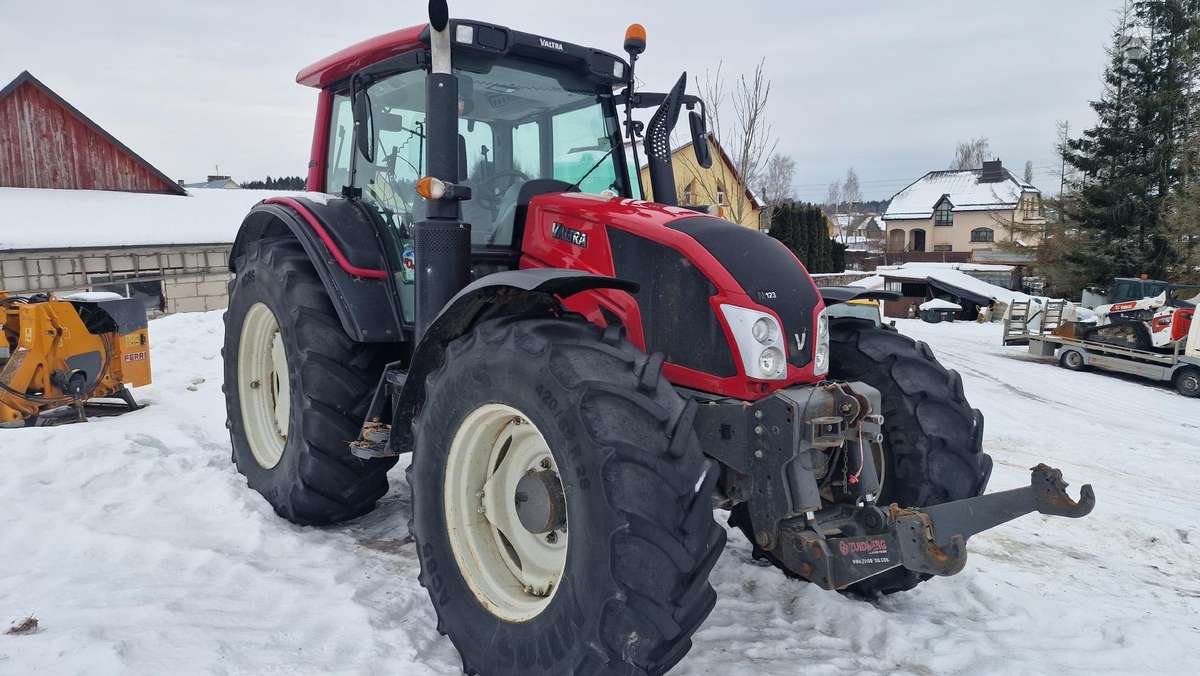 Valtra N123H, traktoriai