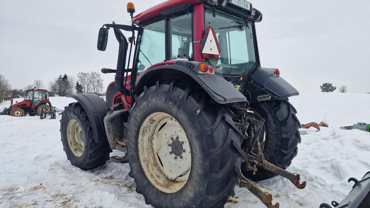 Valtra N123H, traktoriai