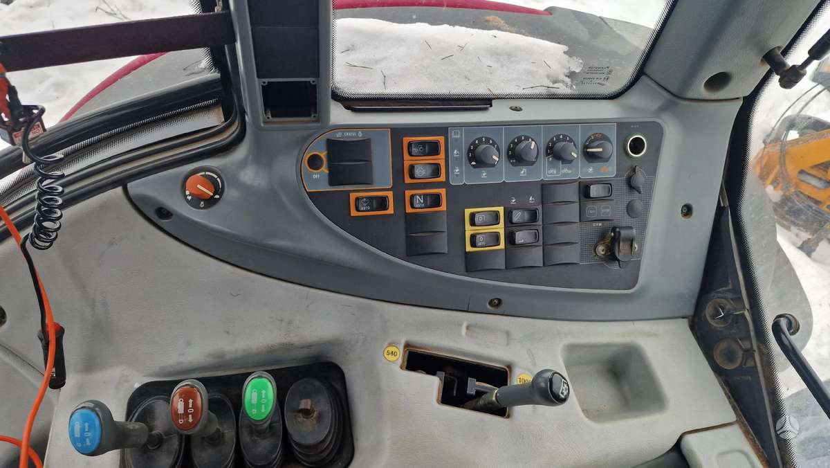 Valtra N123H, traktoriai
