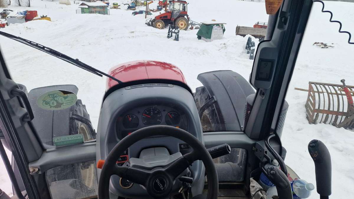 Valtra N123H, traktoriai