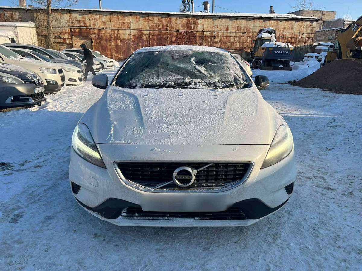 Volvo V40 dalimis. D4204t8 r design
