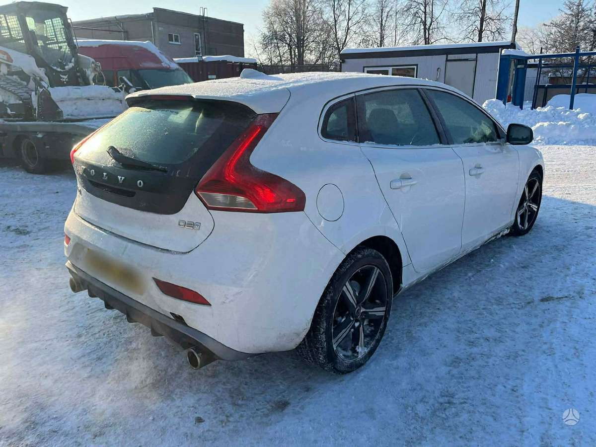 Volvo V40 dalimis. D4204t8 r design