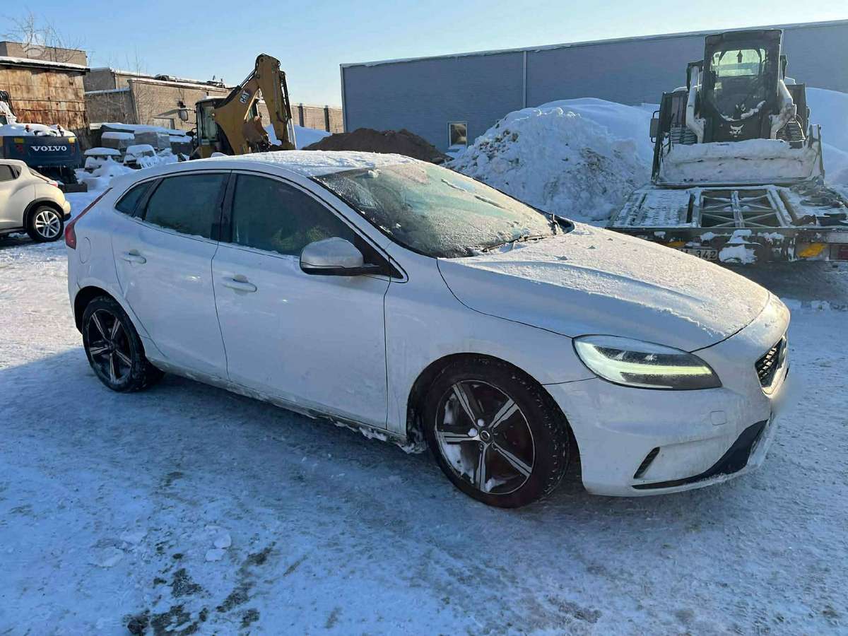 Volvo V40 dalimis. D4204t8 r design