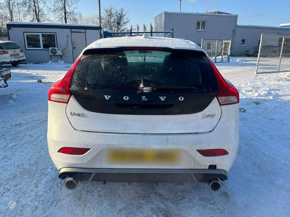 Volvo V40 dalimis. D4204t8 r design