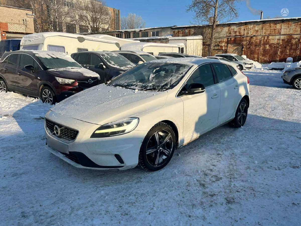 Volvo V40 dalimis. D4204t8 r design