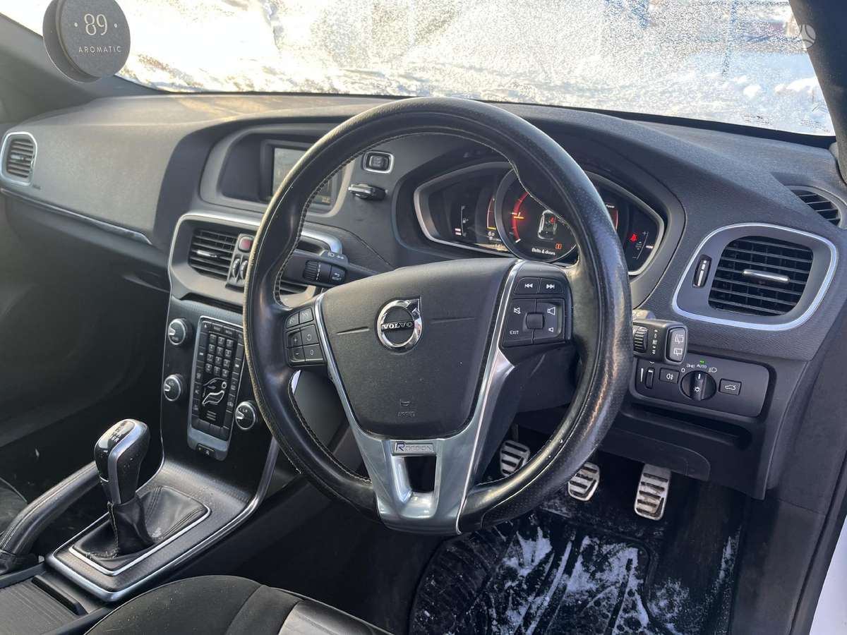 Volvo V40 dalimis. D4204t8 r design