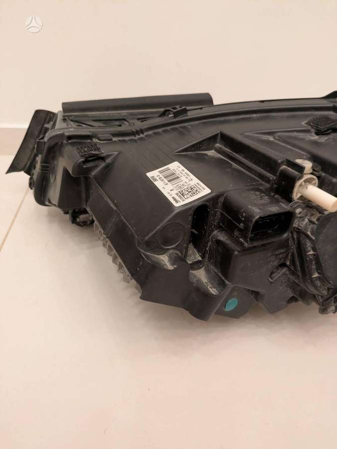 BMW i3 variklio aušinimo detalės