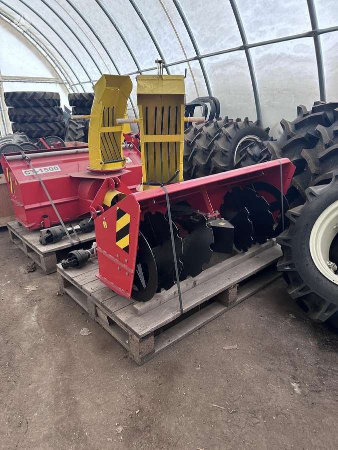 -Kita- St1500, snow plows