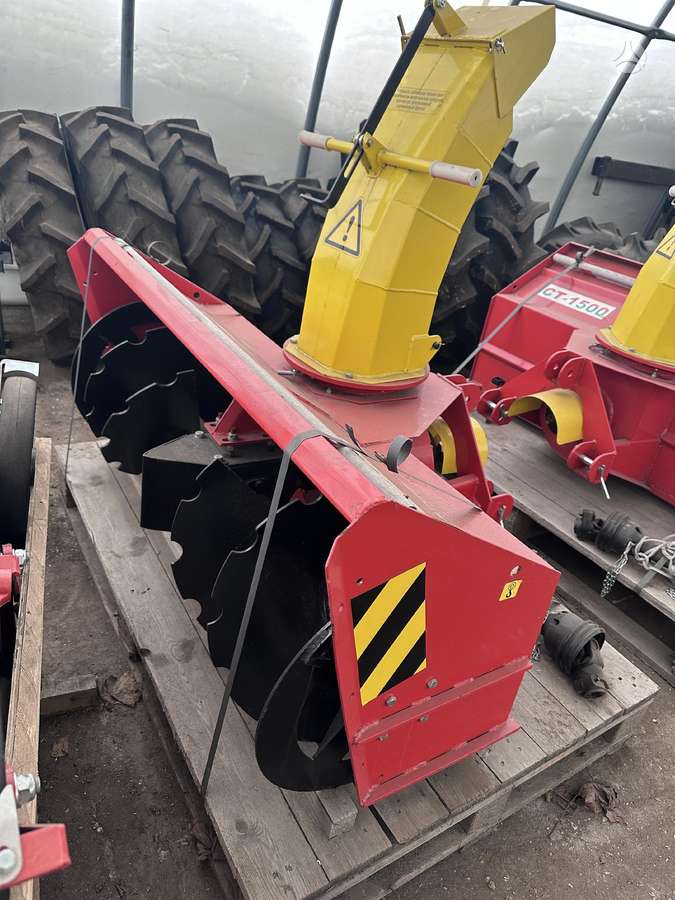 -Kita- St1500, snow plows