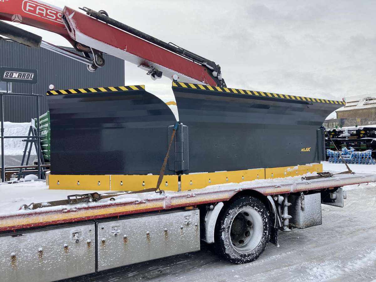 -Kita- St1500, snow plows