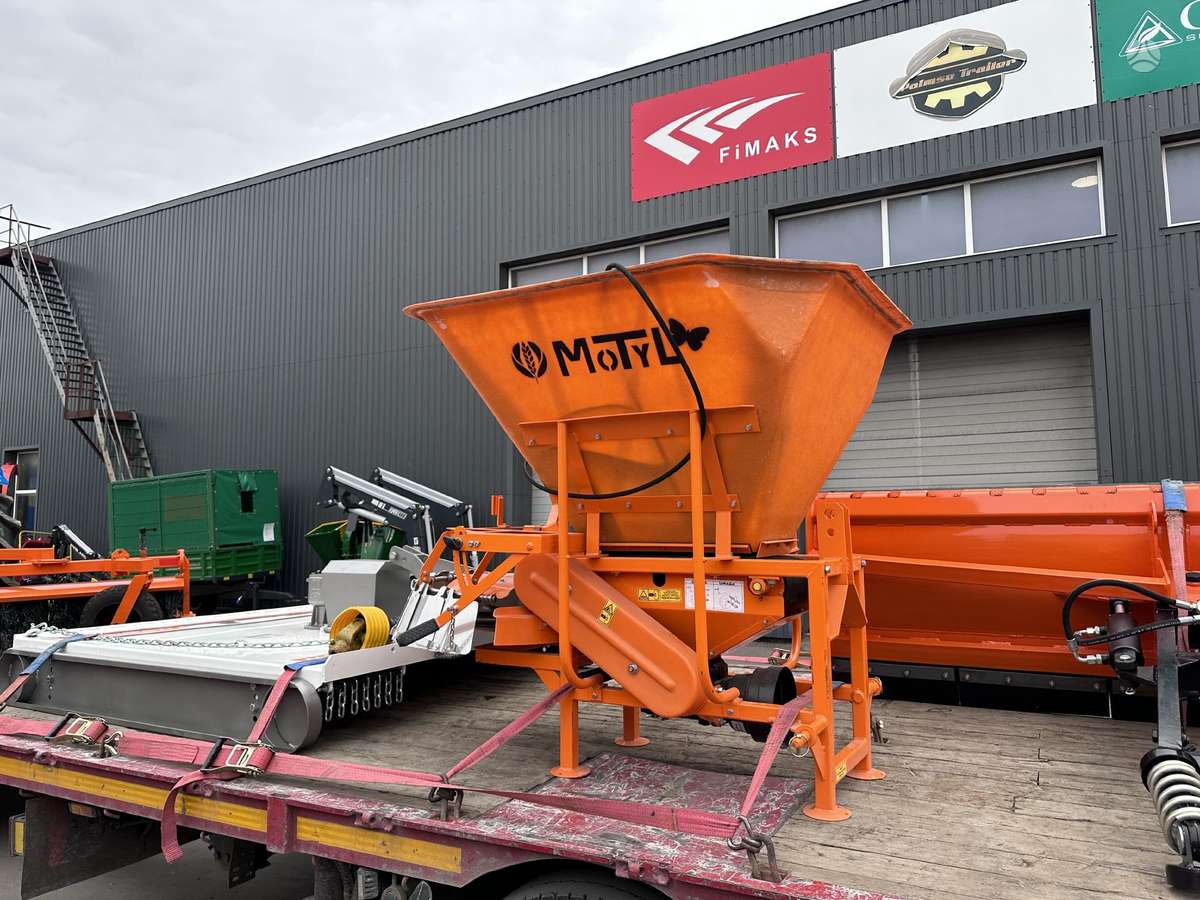 -Kita- St1500, snow plows