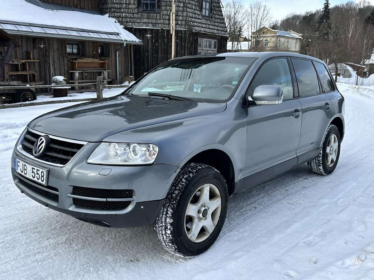 Volkswagen Touareg - 1