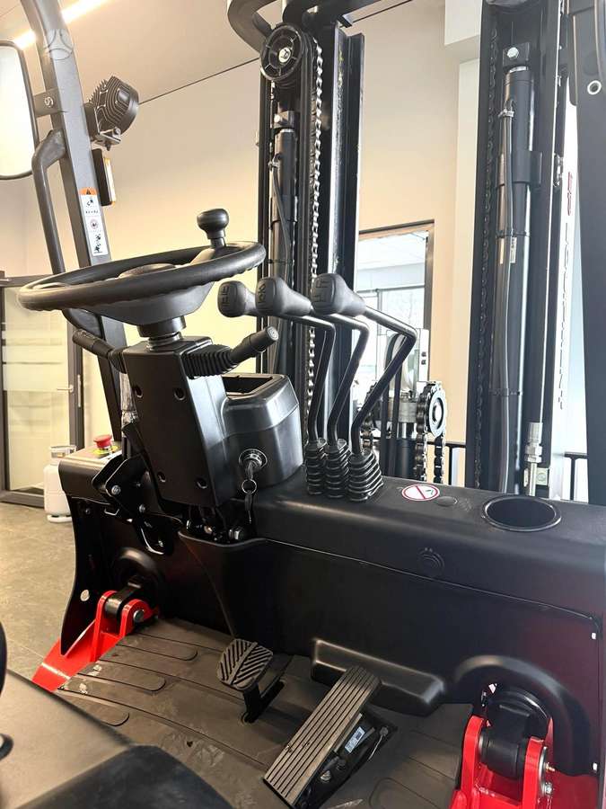 EP EQUIPMENT 11062 - EP EFL252X2, forklifts