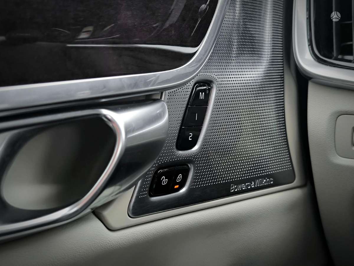 Volvo S90, Седан