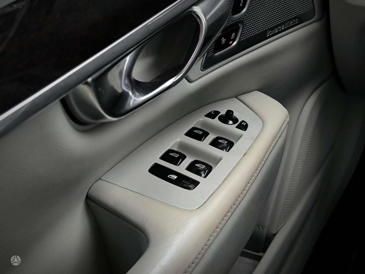 Volvo S90, Седан