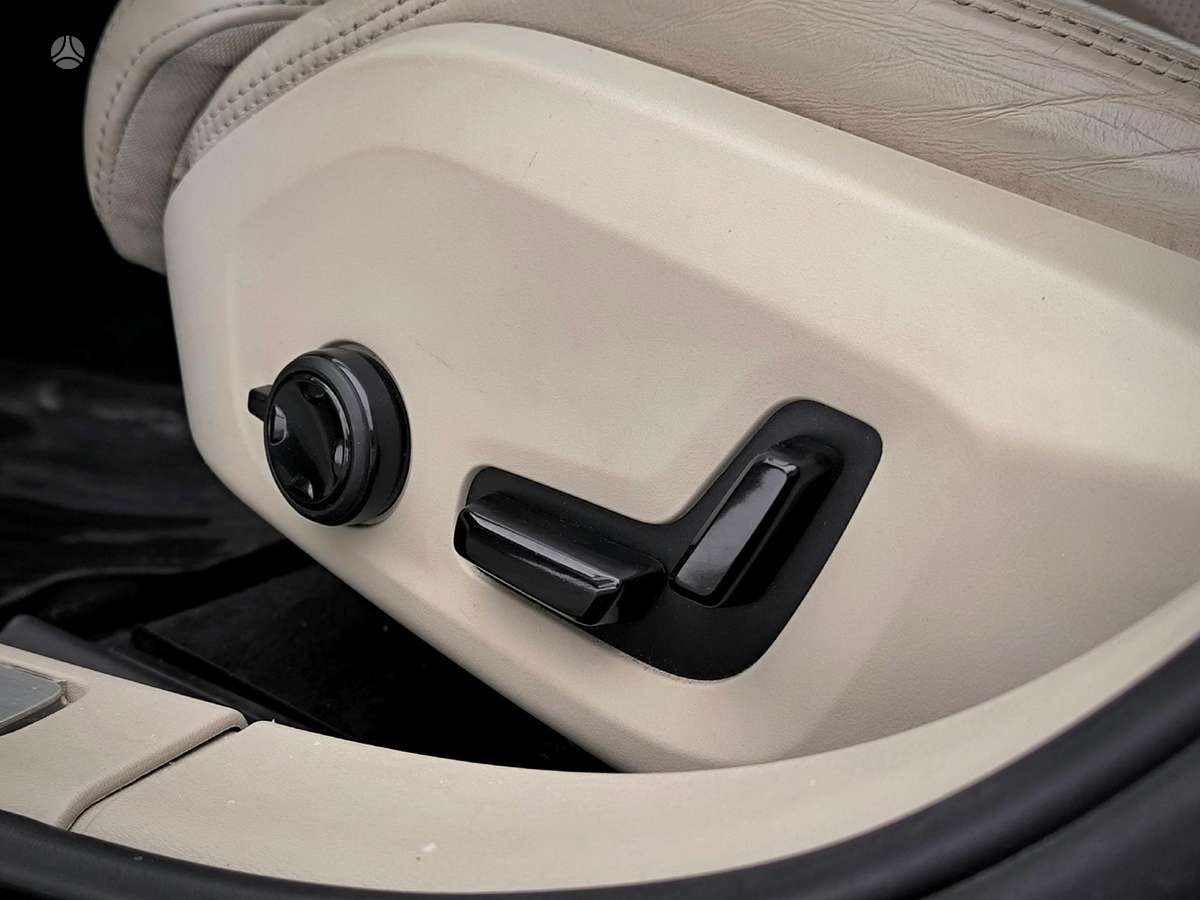 Volvo S90, Седан