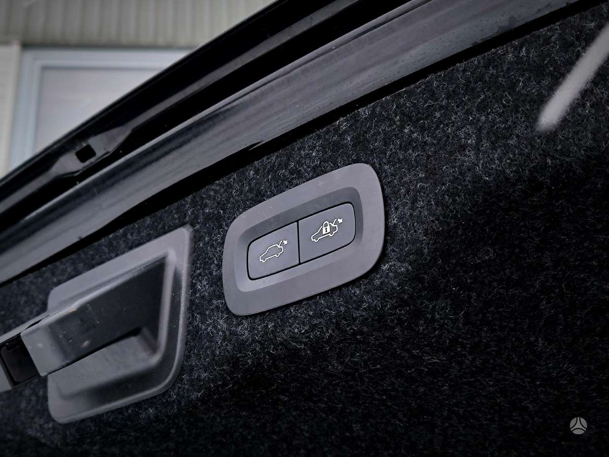 Volvo S90, Седан