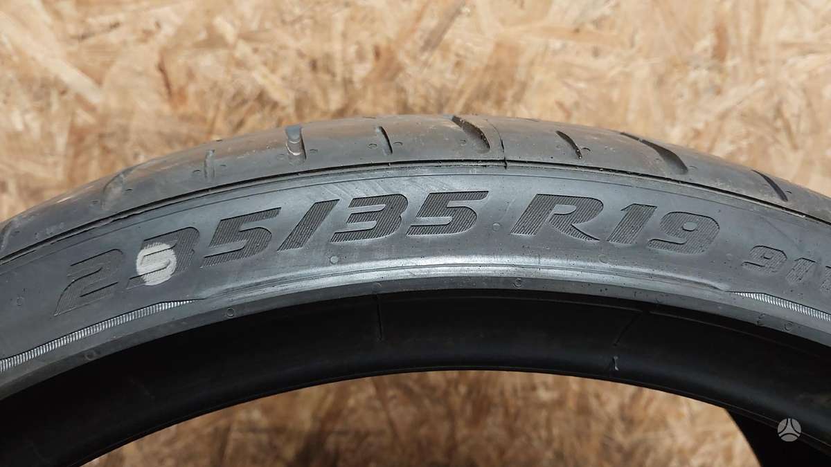 Pirelli Pzero, летние 235/35 R19