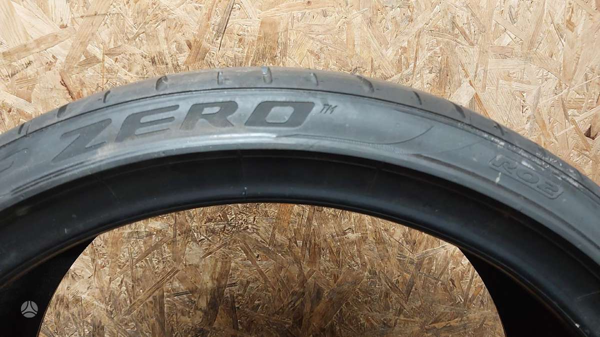 Pirelli Pzero, летние 235/35 R19