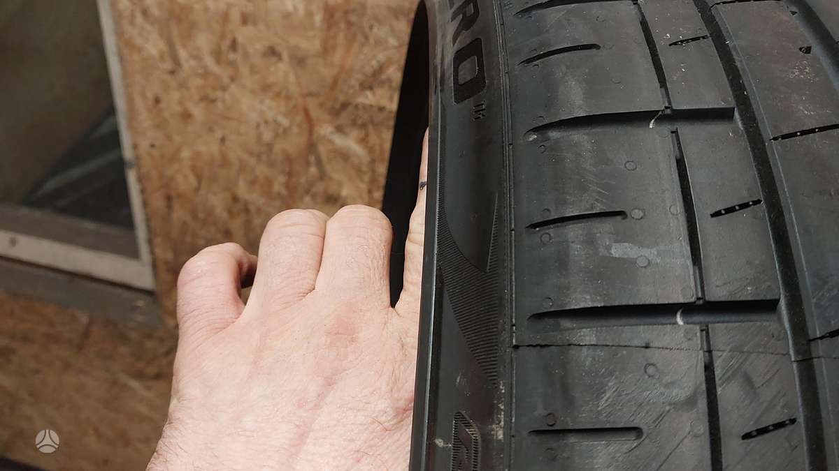 Pirelli Pzero, летние 235/35 R19