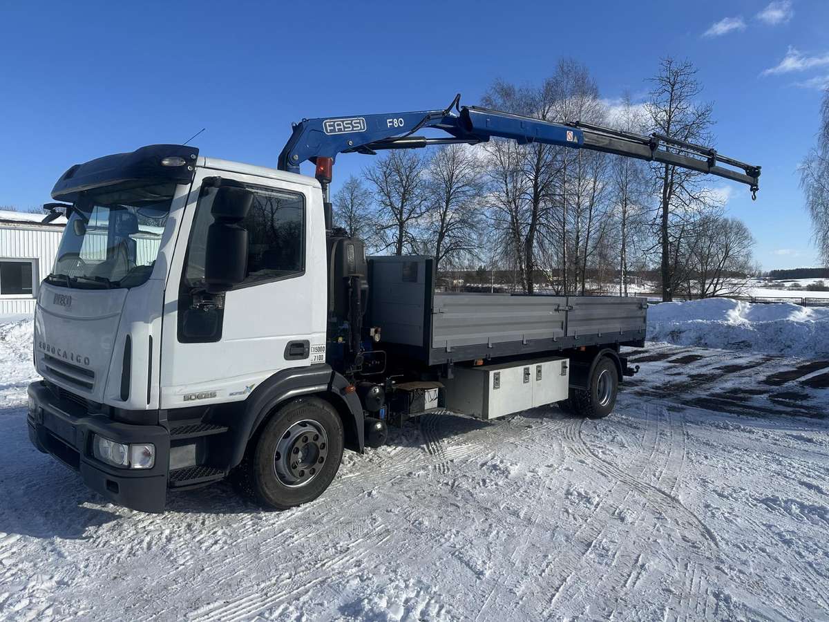 Iveco 150 E, самосвалы с краном