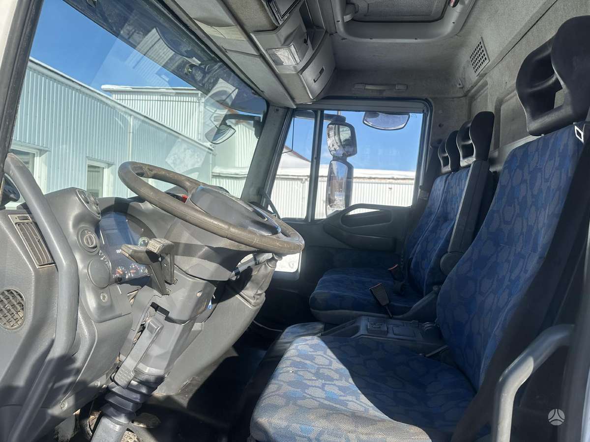 Iveco 150 E, savivarčiai su kranu