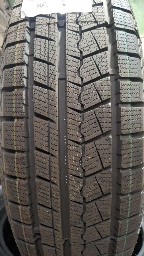 Zmax, winter 215/70 R16