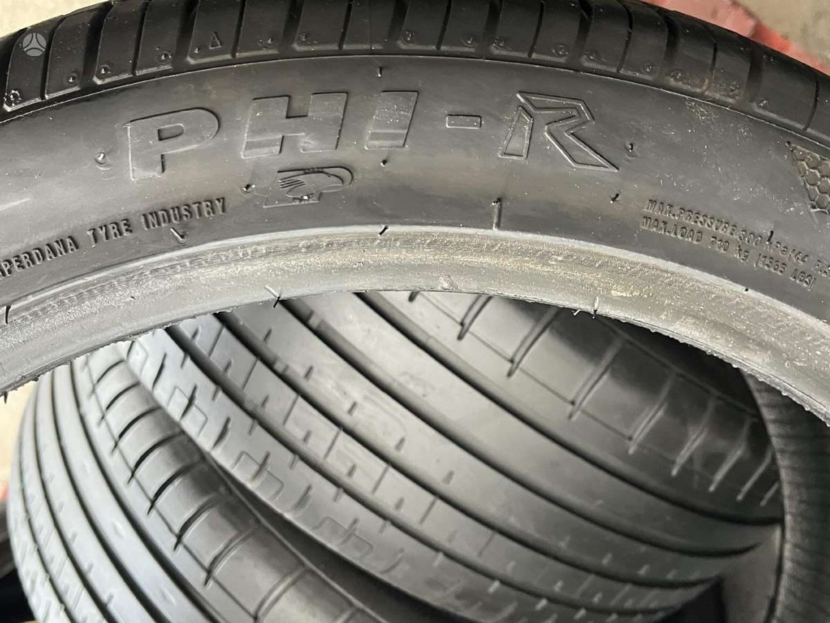 Accelera PHI-R, summer 225/45 R19