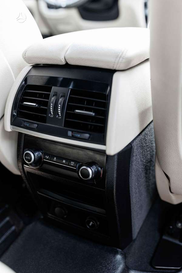 BMW X5, 3.0 l., off-road / crossover