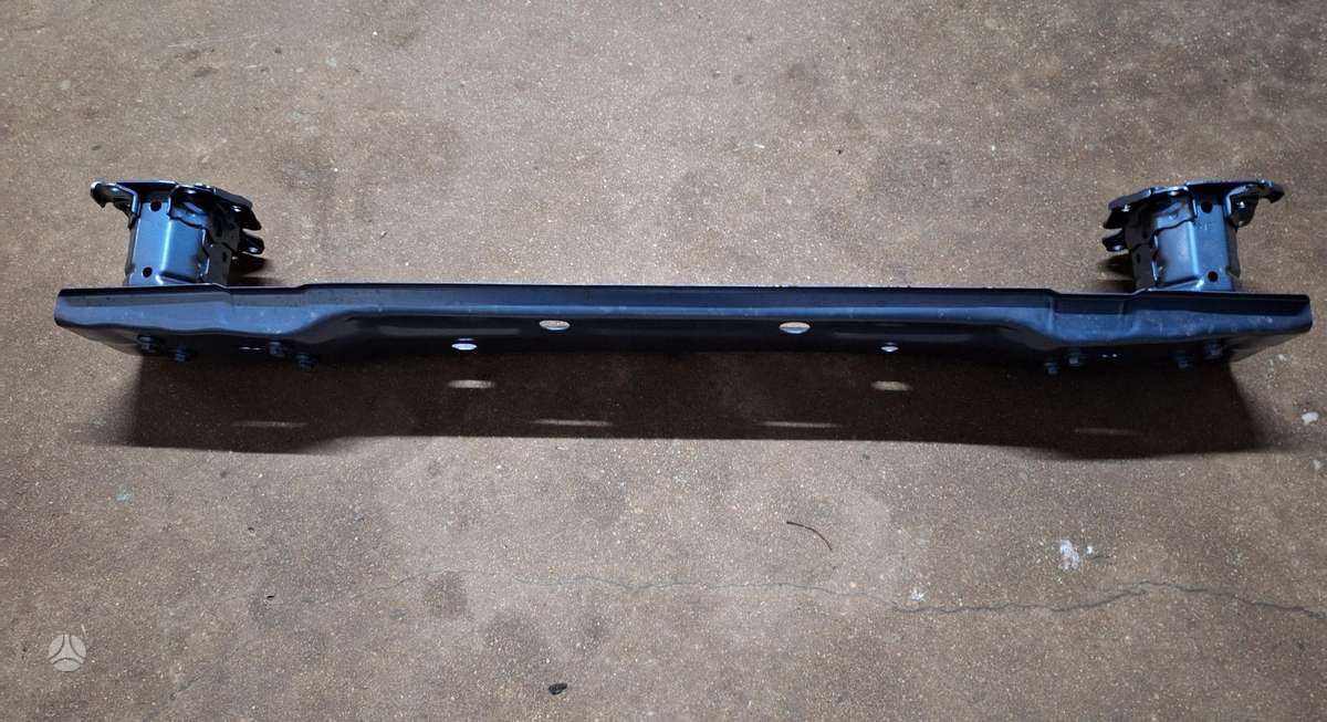 Toyota Auris bumper reinforcement