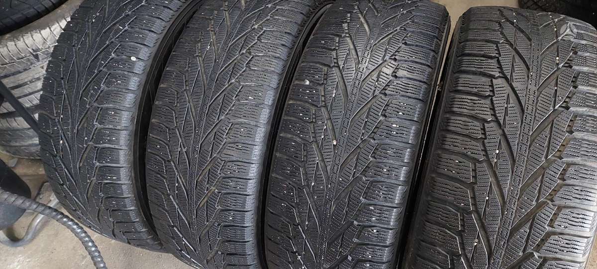 Nokian, зимние 235/60 R17