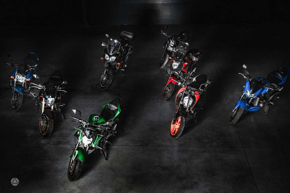 Suzuki GSR, street / classic