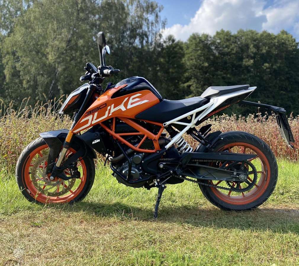 Suzuki GSR, street / classic