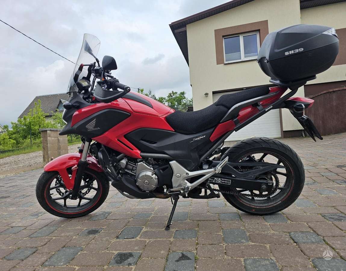 Suzuki GSR, street / classic