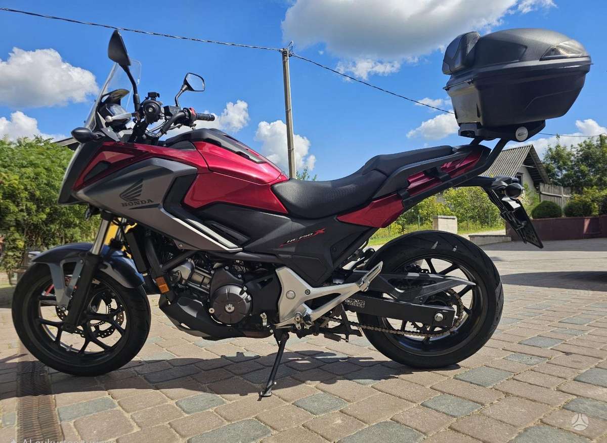 Suzuki GSR, street / classic